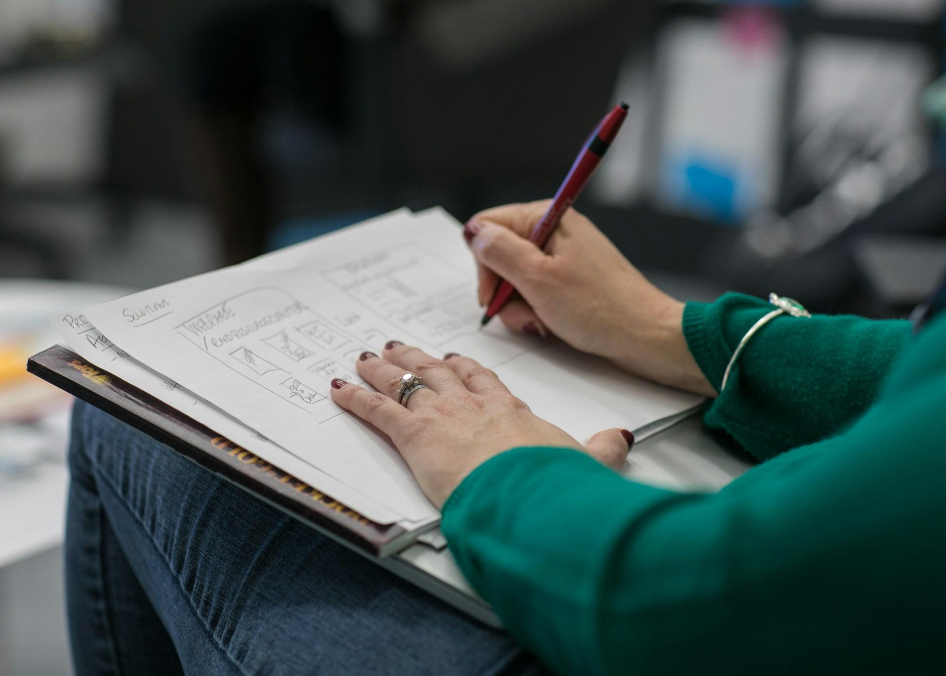 Moderated vs unmoderated research: how to choose